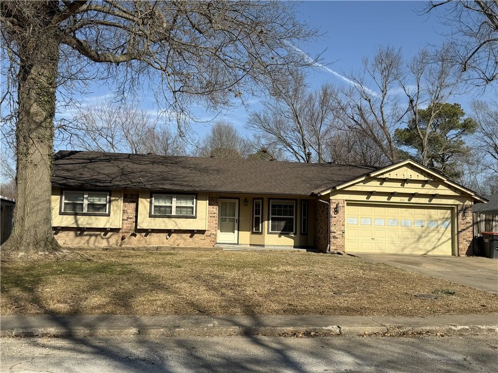 204 E Henson Avenue , Springdale, AR 72764 Main Photo
