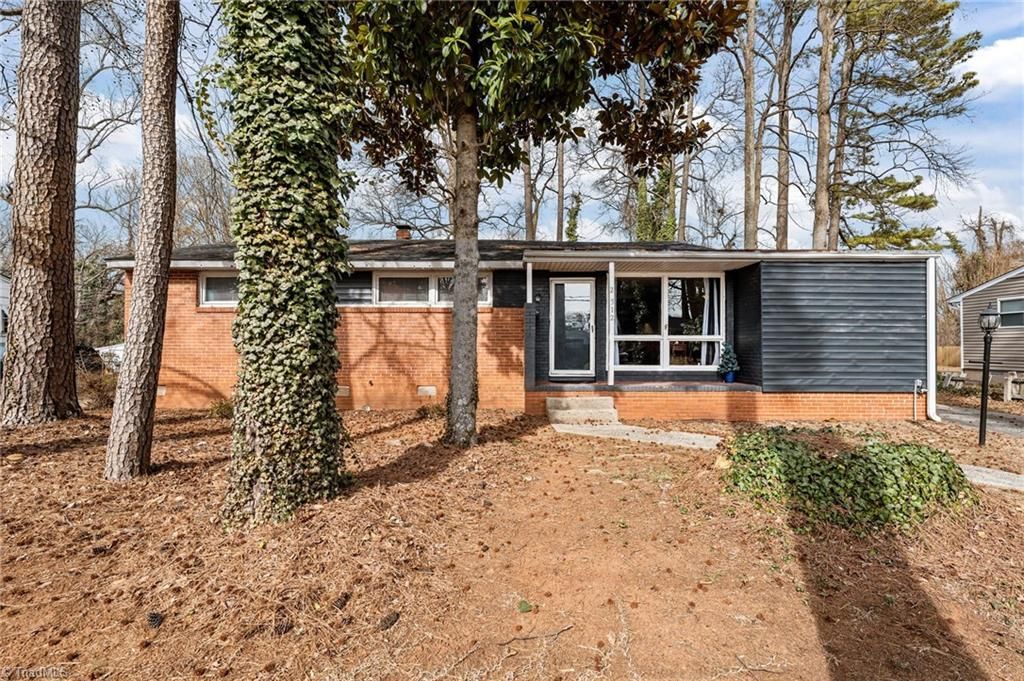 2512 Westmoreland Drive, Greensboro, NC 27408 Main Photo