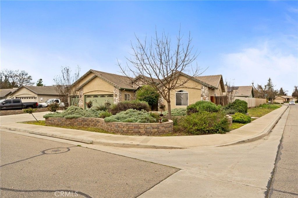 2500 W Perez, Visalia, CA 93291 Main Photo