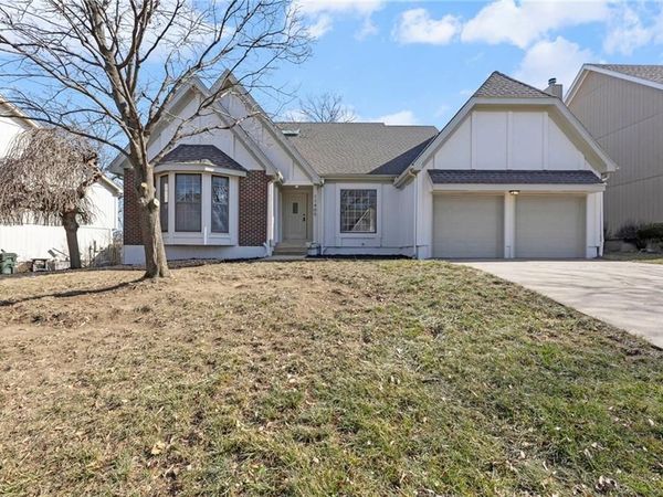 11405 S Hunter Drive, Olathe, KS 66061