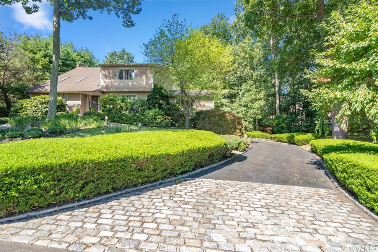 10 Tradewinds Drive, Bayville, NY 11709 Main Photo