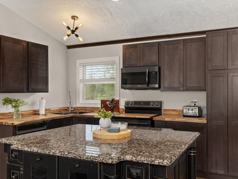 282 Candlewood Boulevard, Unit Unit 2, Lo, Mount Gilead, OH 43338 Photo 8