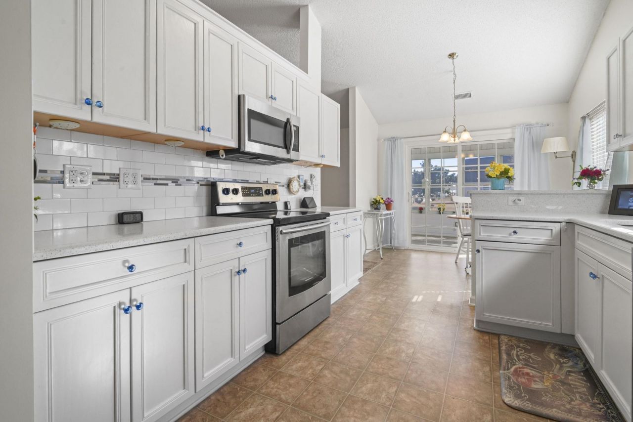 313 Harbour Reef Dr. Photo 10