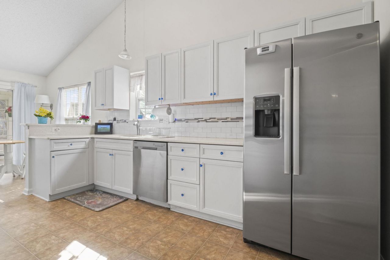 313 Harbour Reef Dr. Photo 11