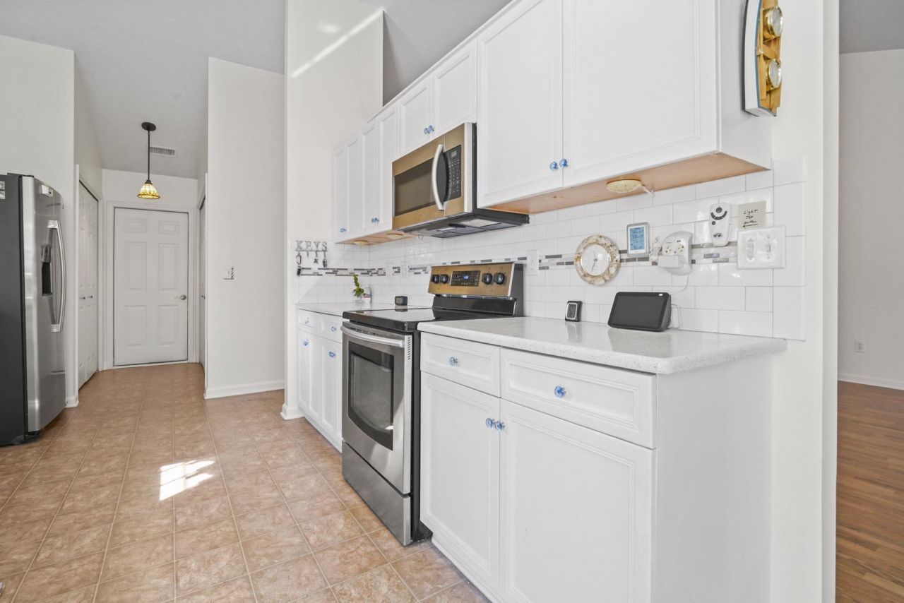 313 Harbour Reef Dr. Photo 12