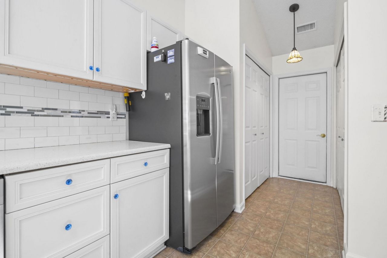 313 Harbour Reef Dr. Photo 13