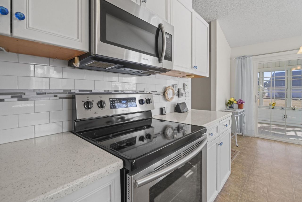 313 Harbour Reef Dr. Photo 14