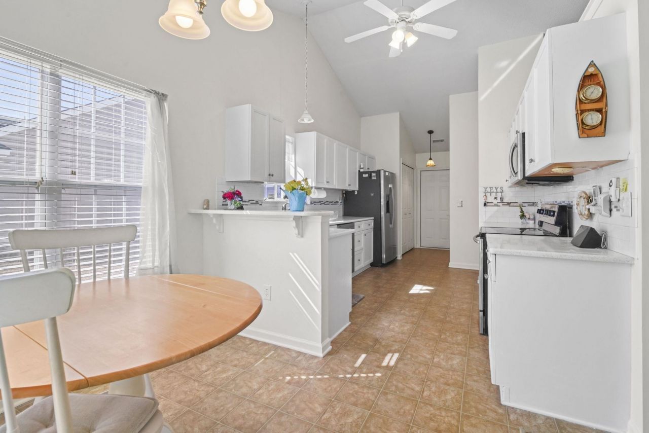 313 Harbour Reef Dr. Photo 17