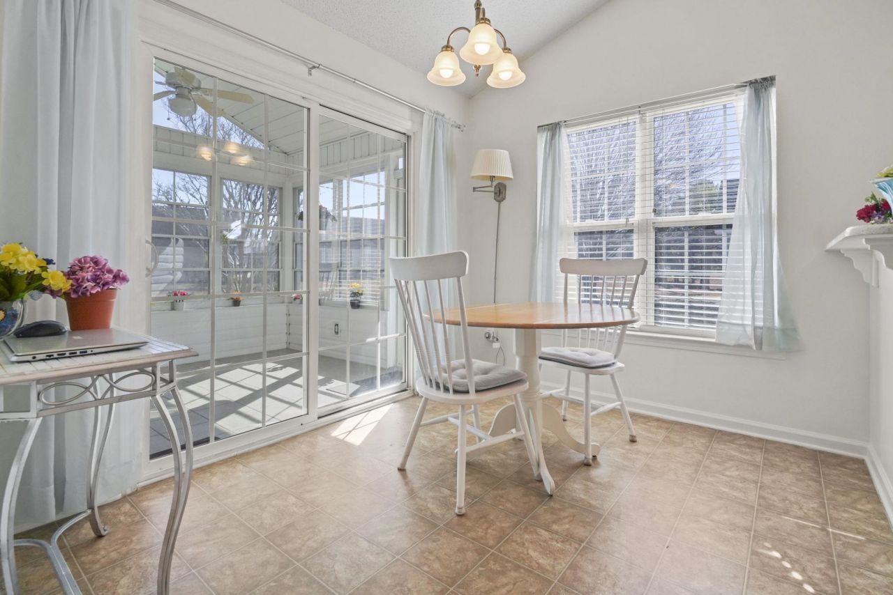 313 Harbour Reef Dr. Photo 20