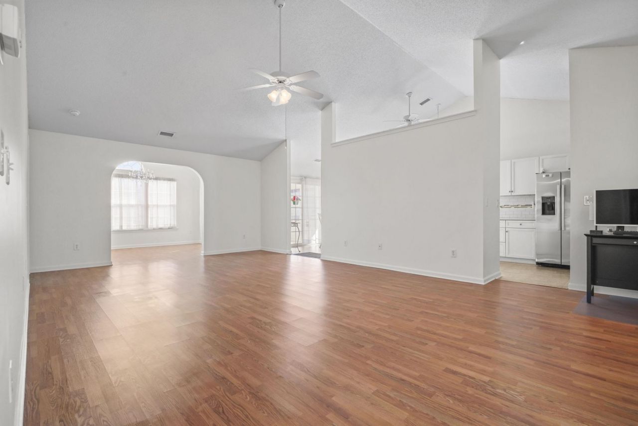 313 Harbour Reef Dr. Photo 3