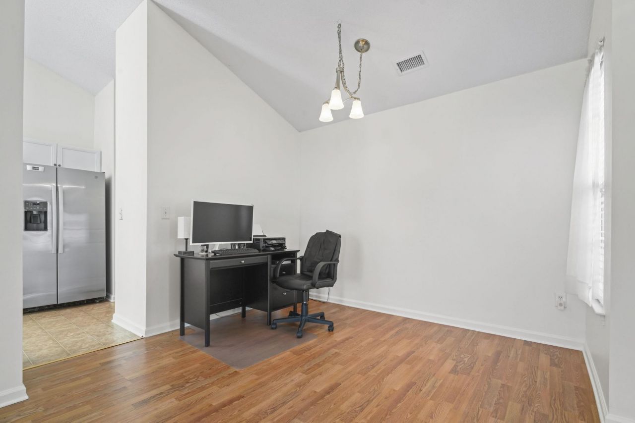 313 Harbour Reef Dr. Photo 9