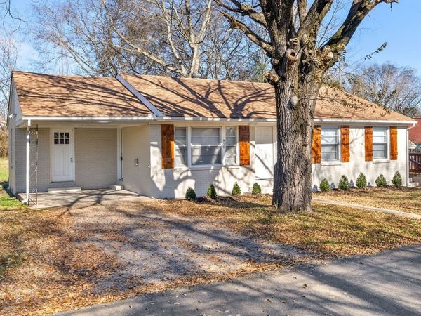 950 Greenwood Ct, Clarksville, TN 37040