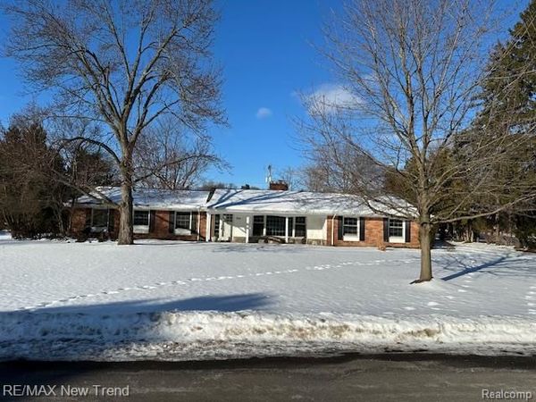 5730 Burnham Road, Bloomfield Hills, MI 48302