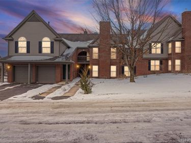 28139 Carlton Way Drive, Novi, MI 48377