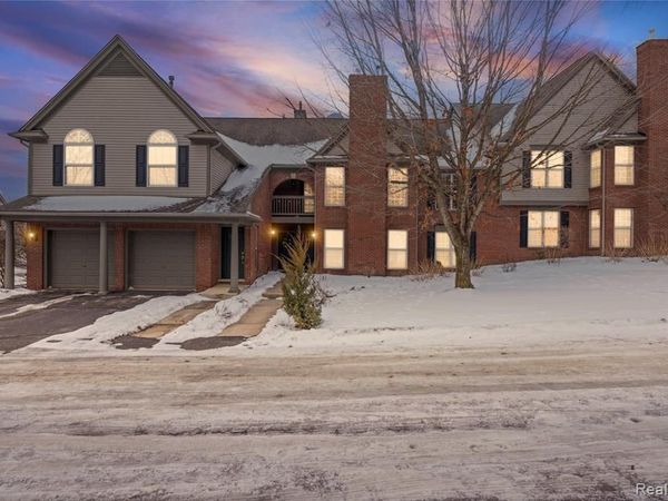 28139 Carlton Way Drive, Novi, MI 48377