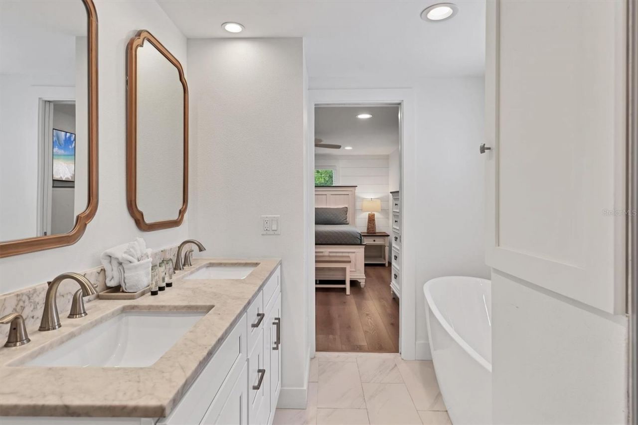 270 Gladiolus Street, Anna Maria, FL 34216 Photo