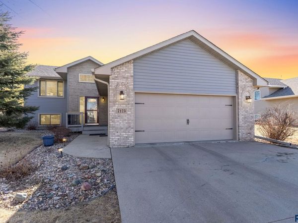 7125 W Rosemont Ln, Sioux Falls, SD 57106
