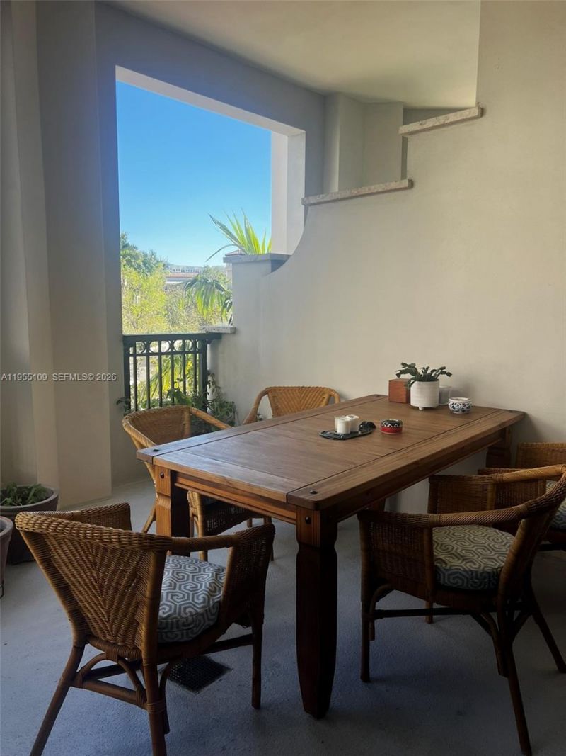 301 Altara Ave, Unit 207, Coral Gables, FL 33146 Photo