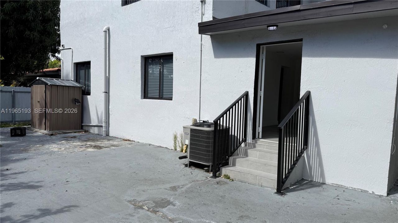 2238 NW 5th St, Unit 1, Miami, FL 33125 Photo