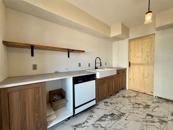 7830 Meadow Park Drive, Unit 209, Dallas, TX 75230