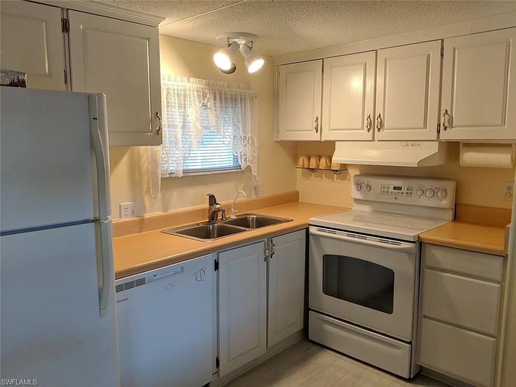 47 Poinsettia Dr, Fort Myers, FL 33905 Photo