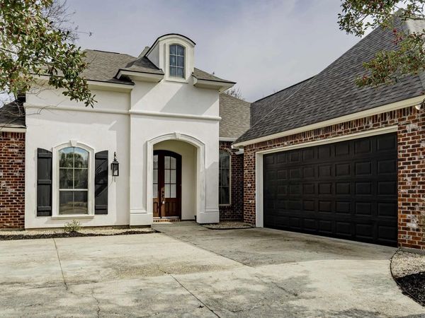 15454 Summer Trace Dr, Prairieville, LA 70769