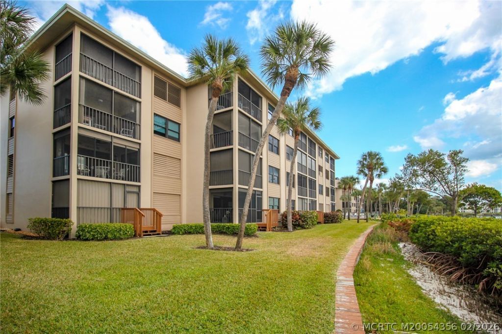 4680 NE Sandpebble Trace, Unit 305, Stuart, FL 34996 Photo