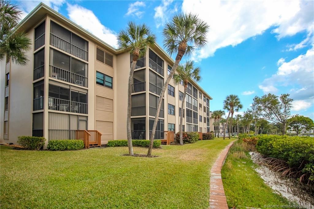 4680 NE Sandpebble Trace, Unit 305, Stuart, FL 34996 Photo