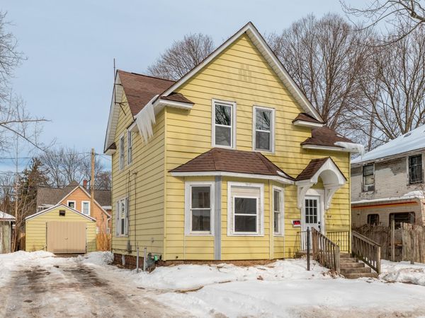 915 Hays Park Avenue, Kalamazoo, MI 49001