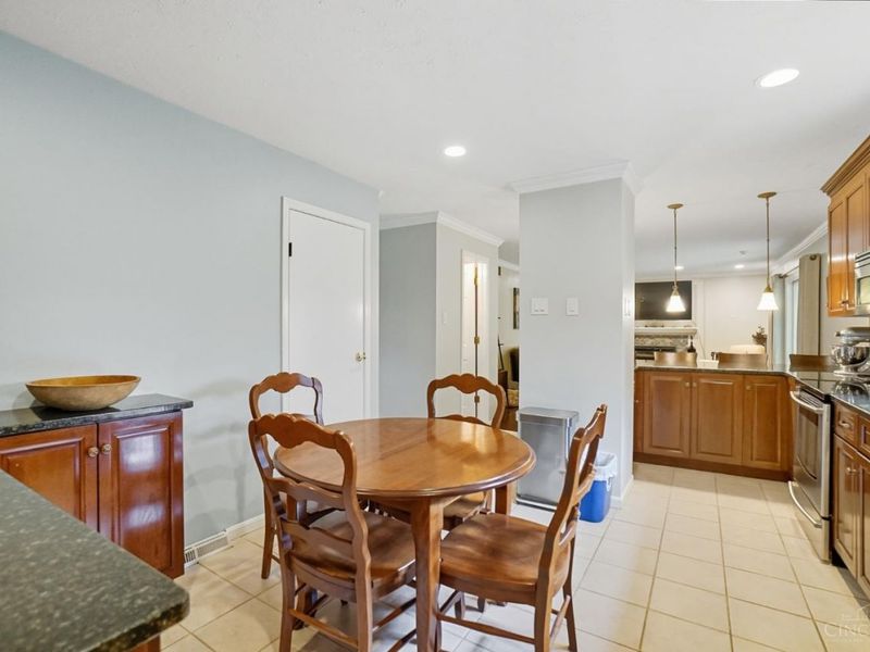 7835 Pfeiffer Road, Montgomery, OH 45242 Photo 9