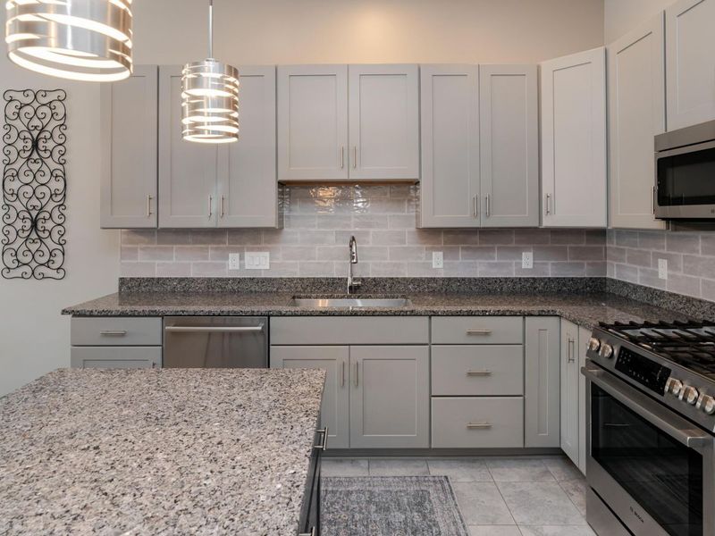 828 Bobcat Avenue, Unit 204, Columbus, OH 43212 Photo 10