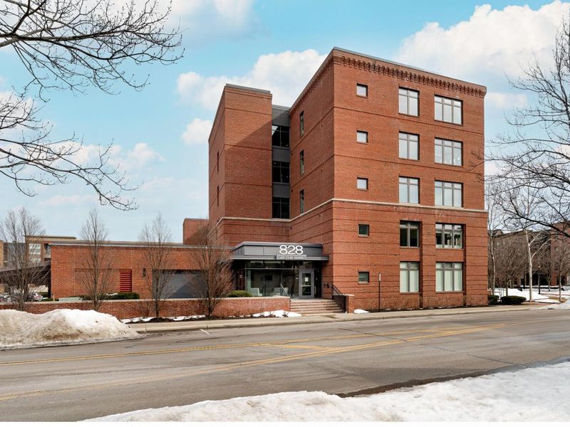 828 Bobcat Avenue, Unit 204, Columbus, OH 43212 Photo 2