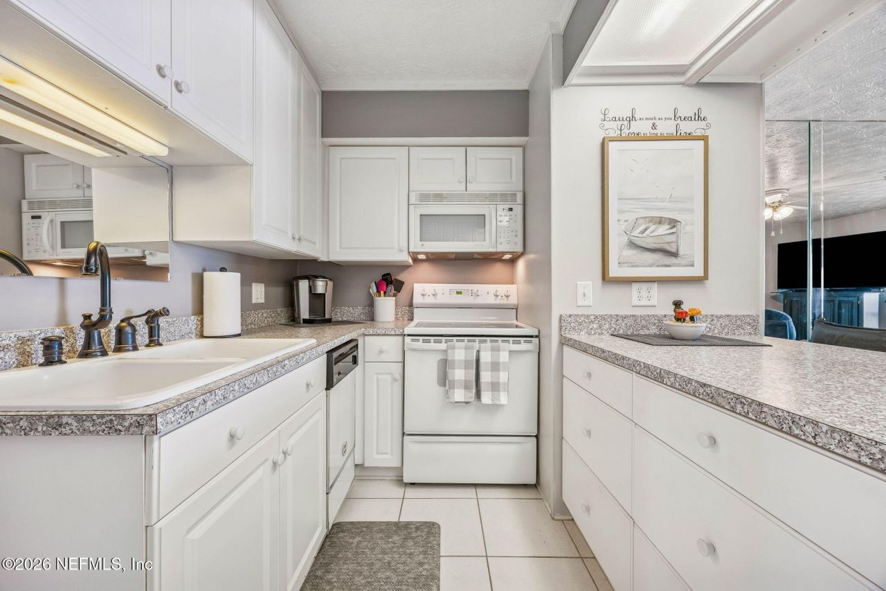 811 1st Street S, Unit 10, Jacksonville Beach, FL 32250 Photo