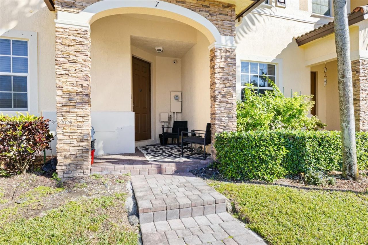 9011 SW 227th St, Unit 7, Cutler Bay, FL 33190 Photo