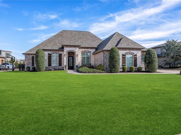 27 S Windsor Drive, Rogers, AR 72758