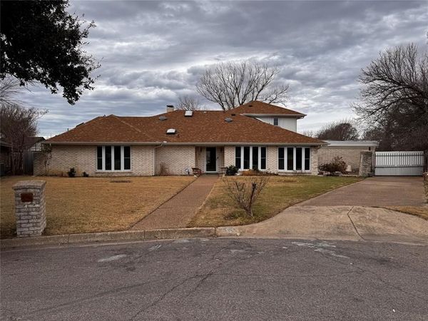 7454 Coachwood Circle, Fort Worth, TX 76133