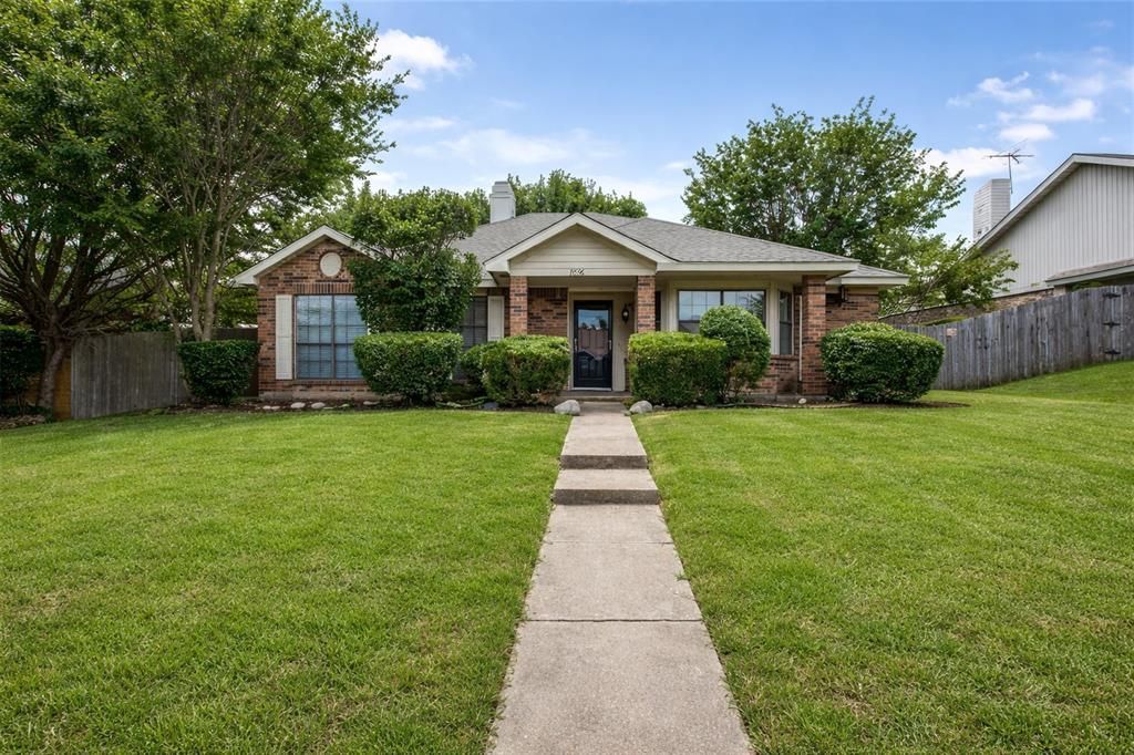 1036 Twin Falls Drive, Desoto, TX 75115 Main Photo