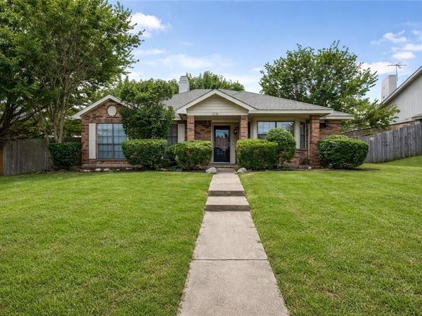 1036 Twin Falls Drive, DeSoto, TX 75115