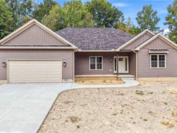 2310 Wilshire Drive, Cortland, OH 44410
