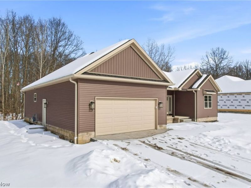 2310 Wilshire Drive, Cortland, OH 44410 Photo 3