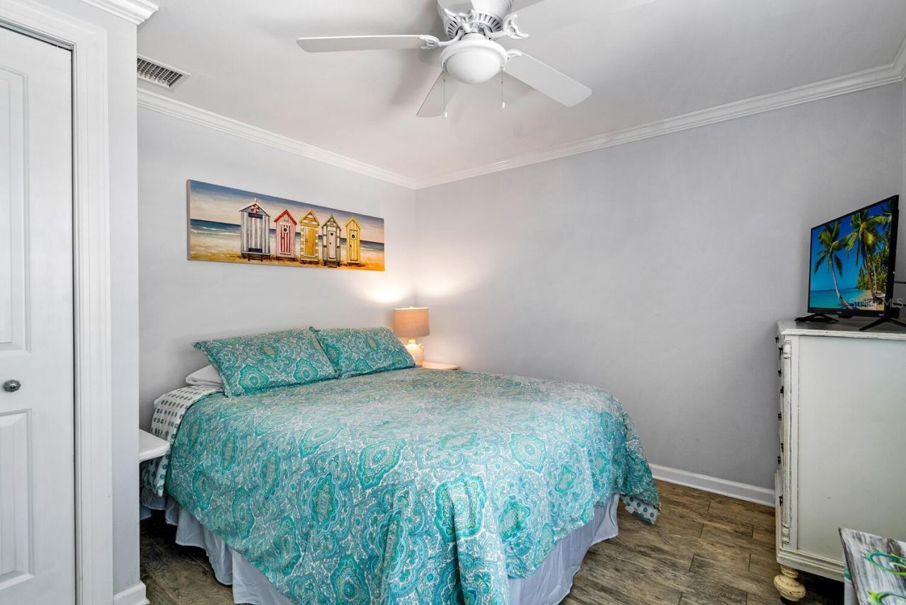 305 57th Street, Unit B, Holmes Beach, FL 34217 Photo