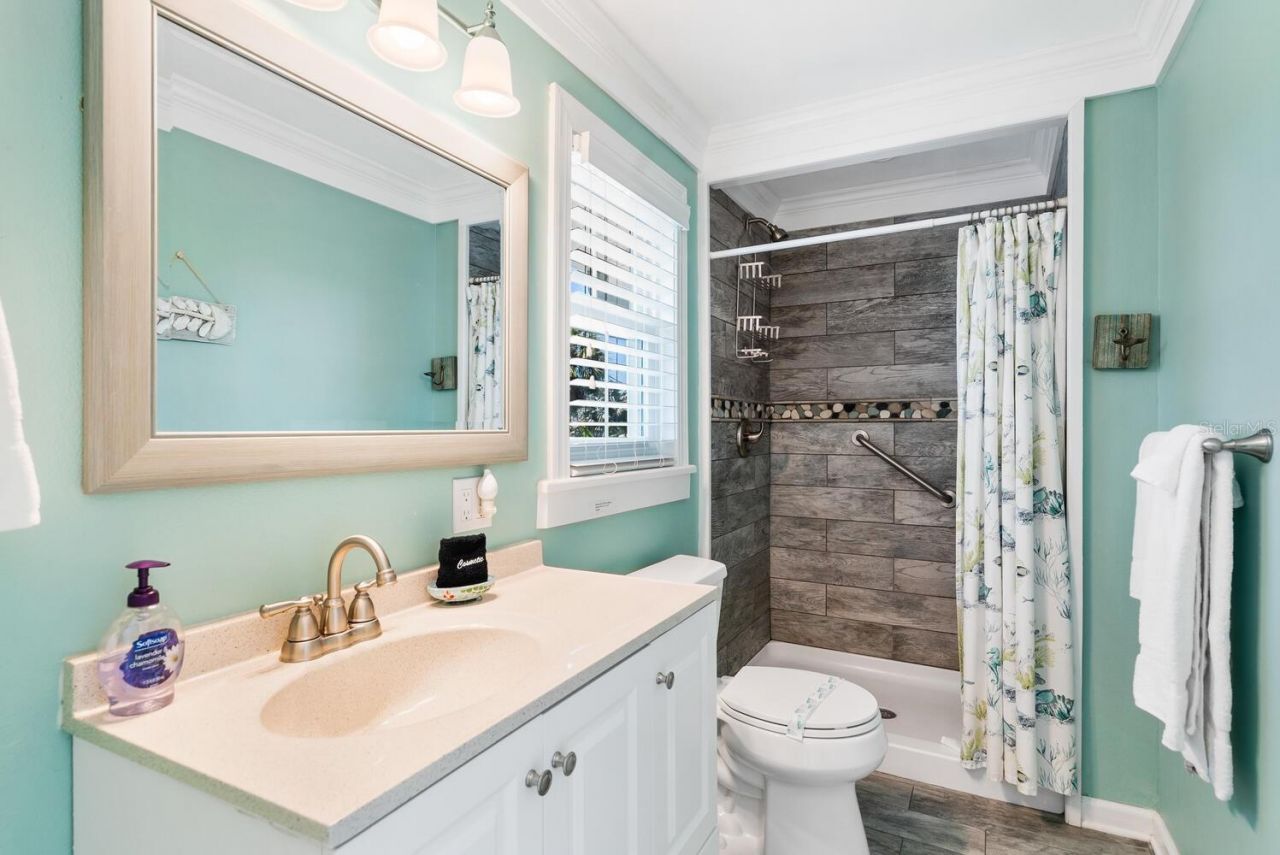 305 57th Street, Unit B, Holmes Beach, FL 34217 Photo