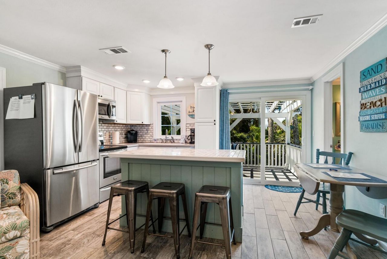 305 57th Street, Unit B, Holmes Beach, FL 34217 Photo