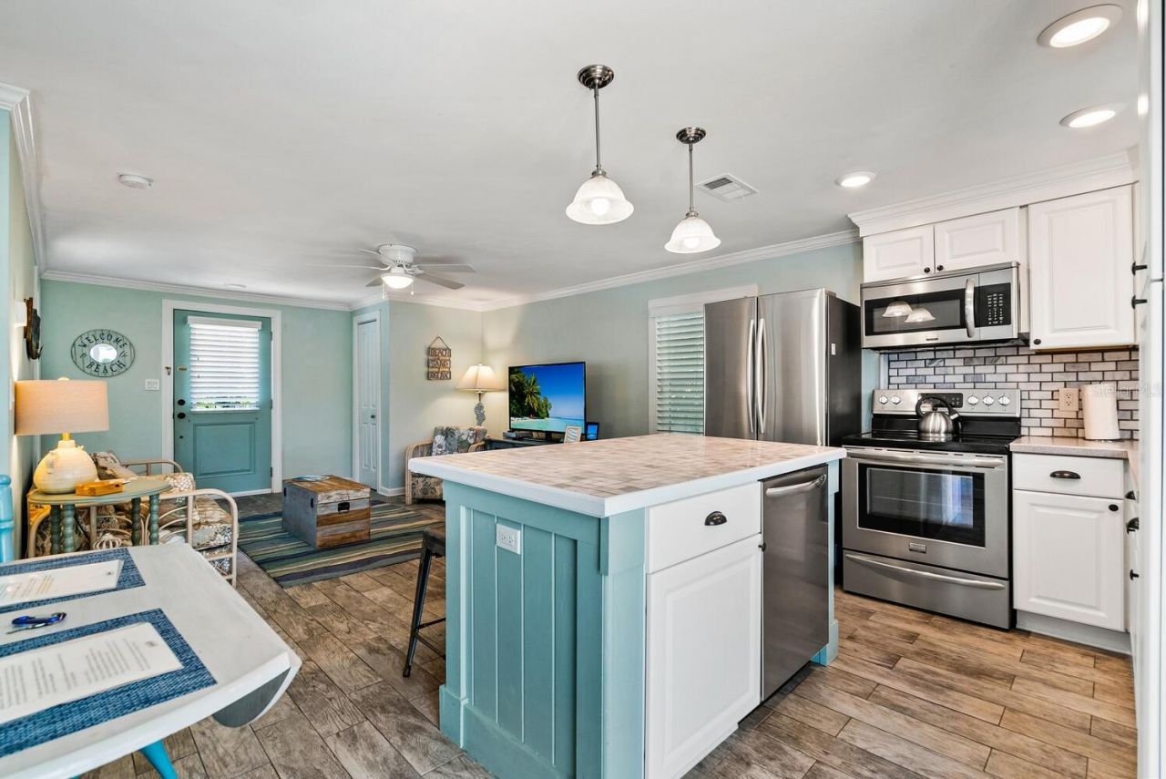 305 57th Street, Unit B, Holmes Beach, FL 34217 Photo