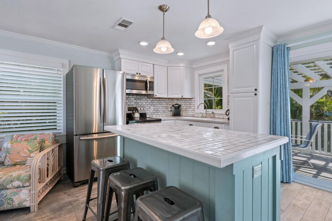 305 57th Street, Unit B, Holmes Beach, FL 34217 Photo