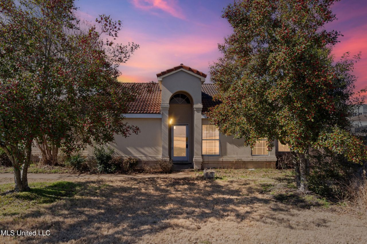 1112 S Atterbury Circle Southaven, MS 38671