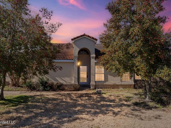 1112 S Atterbury Circle, Southaven, MS 38671