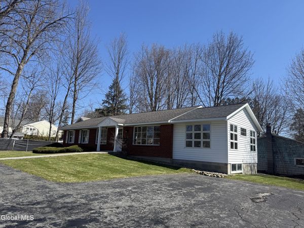 8 Medical Arts Lane, Saratoga Springs, NY 12866