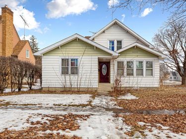 1606 Greeley Avenue N, Glencoe, MN 55336