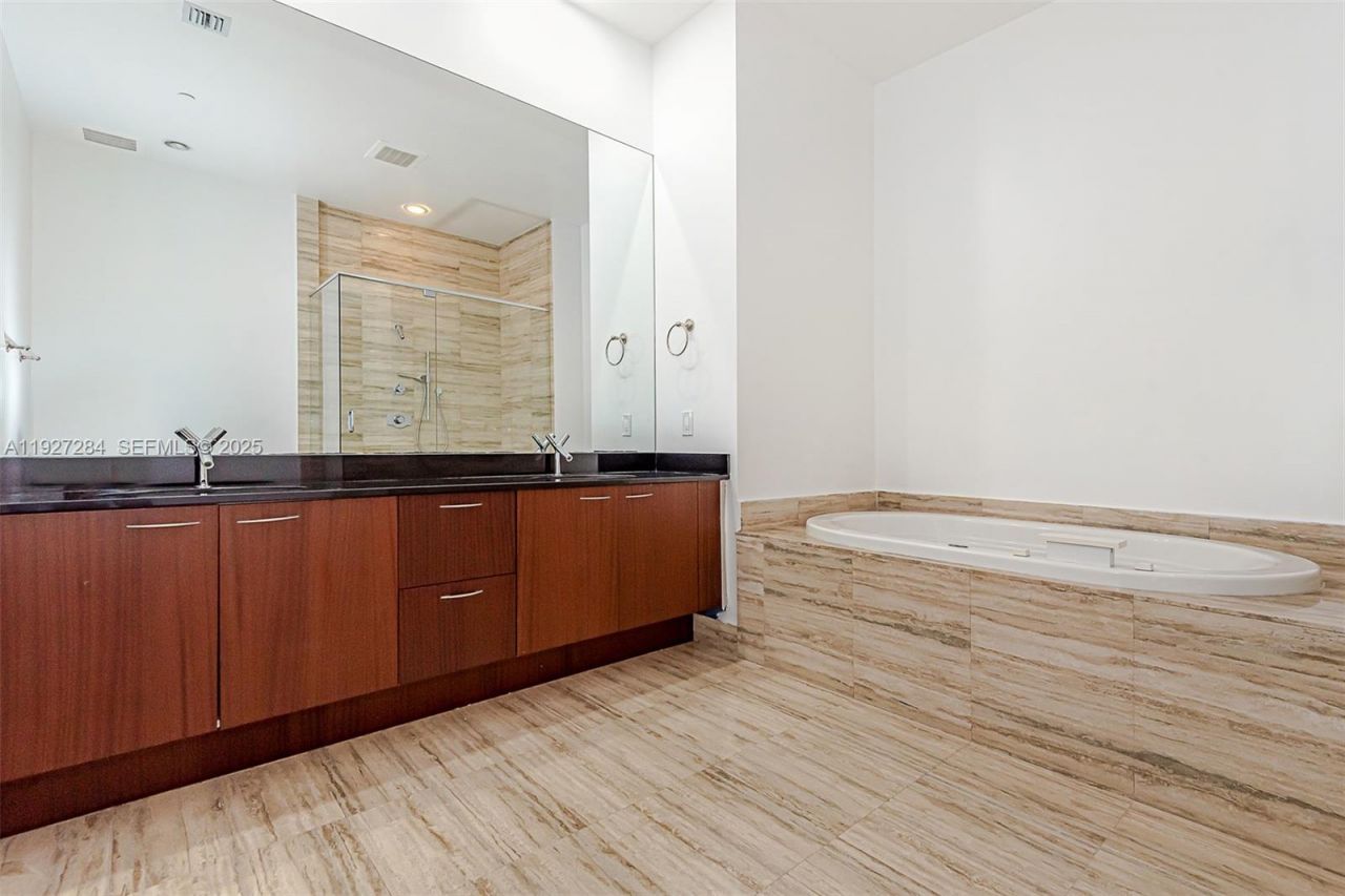 15901 Collins Ave, Unit 4302, Sunny Isles Beach, FL 33160 Photo